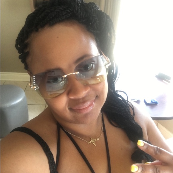 Meet your Posher, Adrienne - Picture 1 of 1